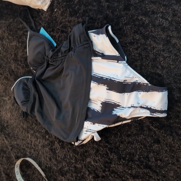 Women's swimsuit - Picture 1 of 6